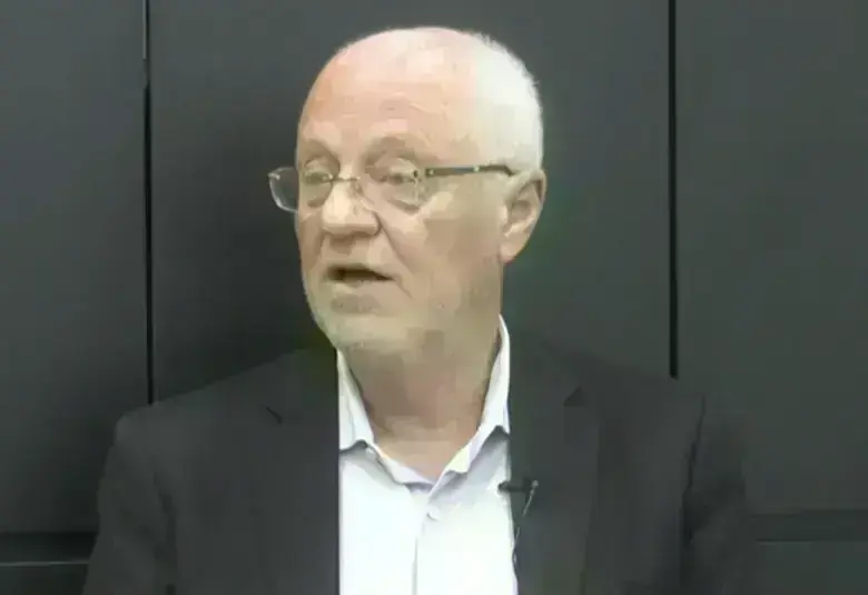 Prof Goadsby, can you comment on the dosing schedule of eptinezumab? Does it differ from episodic to chronic migraine patients? Migraine with or without aura?